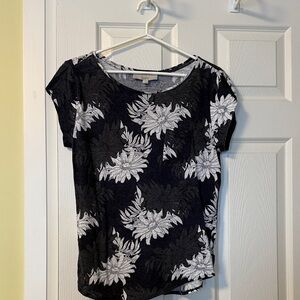 LOFT Black and White Floral Short Sleeve Top